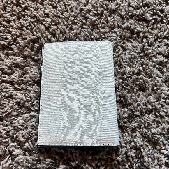 Victoria's Secret Textured White Passport Cover - Picture 3 of 6